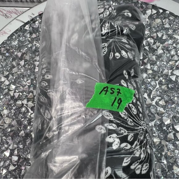 Karen Scott top shirt firework flowers floral  Black and White Floral Blouse - Picture 14 of 14